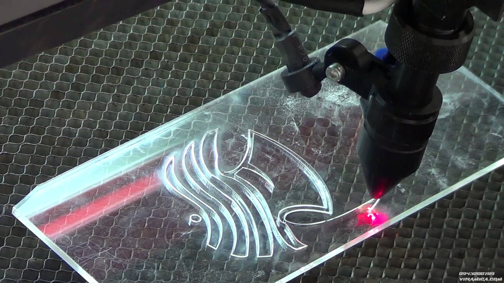 Các loại keo dán mica thông dụng